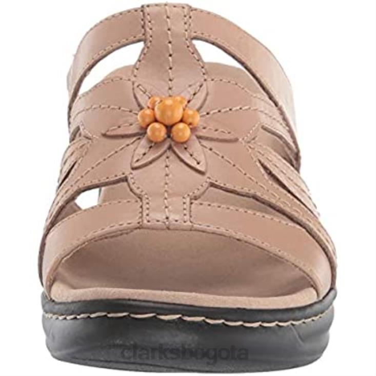 Clarks 0DX8L1268 sandalia clarks lexi myrtle 2 mujer piel arena mujer cuero arena