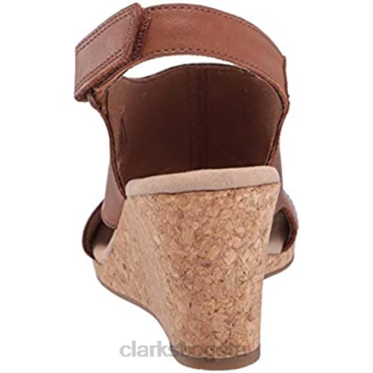 Clarks 0DX8L1311 sandalia con cuña lafley joy para mujer clarks cuero tostado mujer cuero marrón
