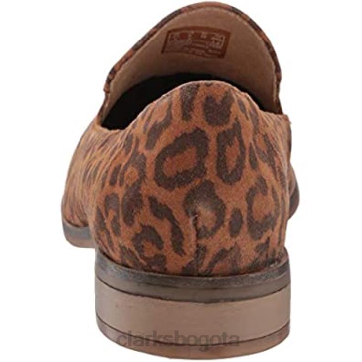 Clarks 0DX8L1703 mocasín clarks estilo conducción trish para mujer con estampado de leopardo marrón oscuro mujer estampado de leopardo marrón oscuro