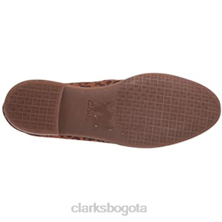 Clarks 0DX8L1703 mocasín clarks estilo conducción trish para mujer con estampado de leopardo marrón oscuro mujer estampado de leopardo marrón oscuro