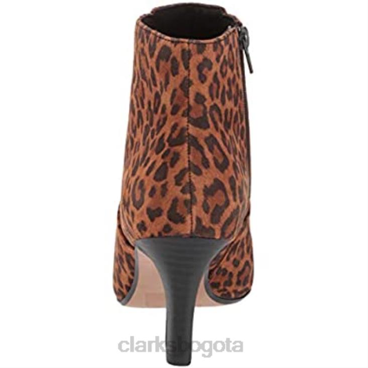 Clarks 0DX8L2620 Botines illeana petal de ante de leopardo color tostado oscuro para mujer clarks mujer