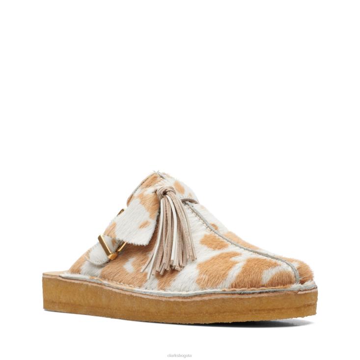 Clarks 0DX8L3417 mulas trek con estampado de vaca en color canela de Clarks mujer estampado de vaca color canela