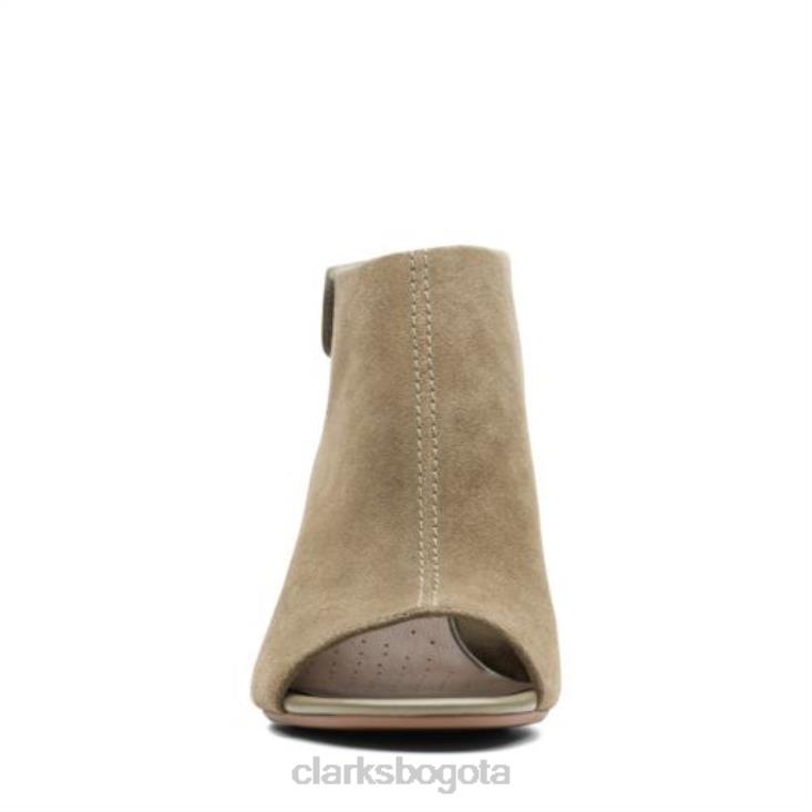 Clarks 0DX8L3881 clarks oliva deva campana mujer aceituna