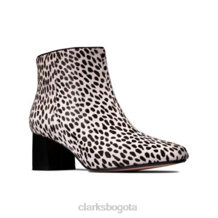 Clarks 0DX8L4231 flora pura 2 clarks animal print unisexo Huella animal