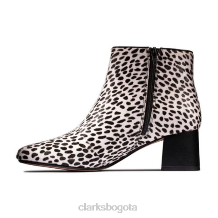 Clarks 0DX8L4231 flora pura 2 clarks animal print unisexo Huella animal