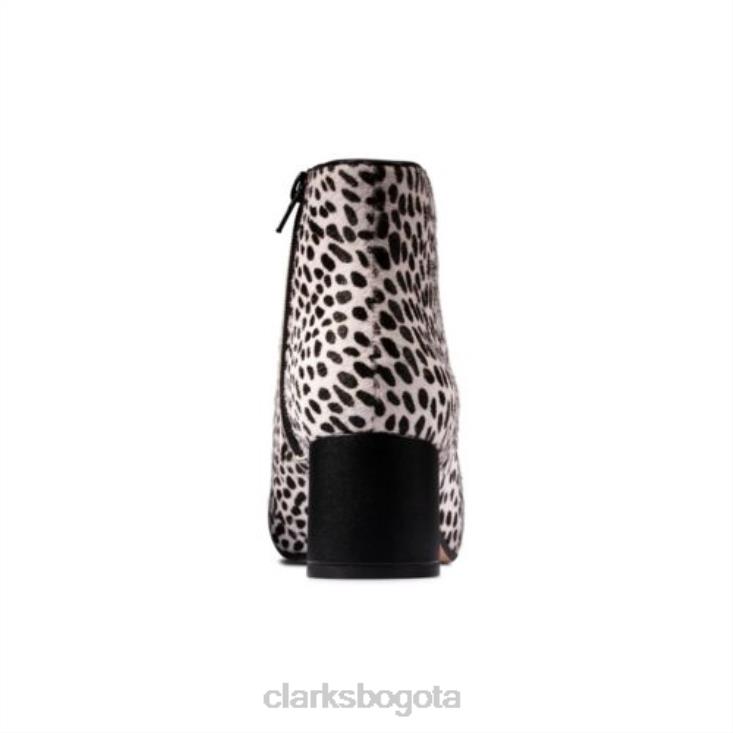 Clarks 0DX8L4231 flora pura 2 clarks animal print unisexo Huella animal