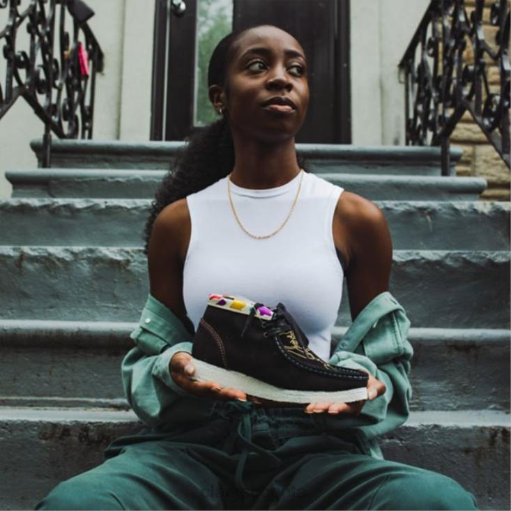 Clarks 0DX8L6071 bota wallabee clarks bordado negro mujer bordado negro