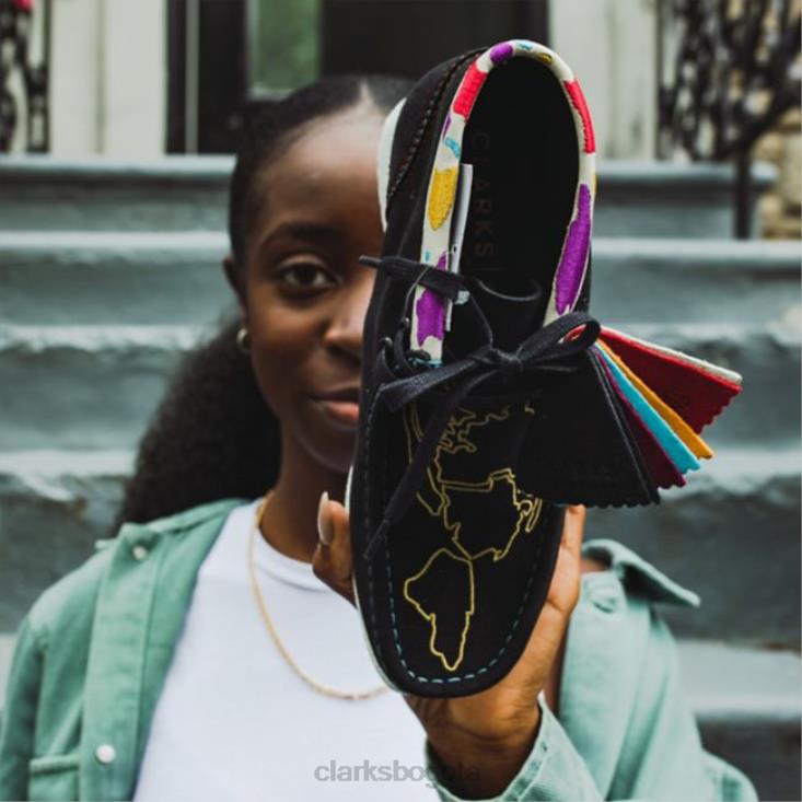 Clarks 0DX8L6071 bota wallabee clarks bordado negro mujer bordado negro