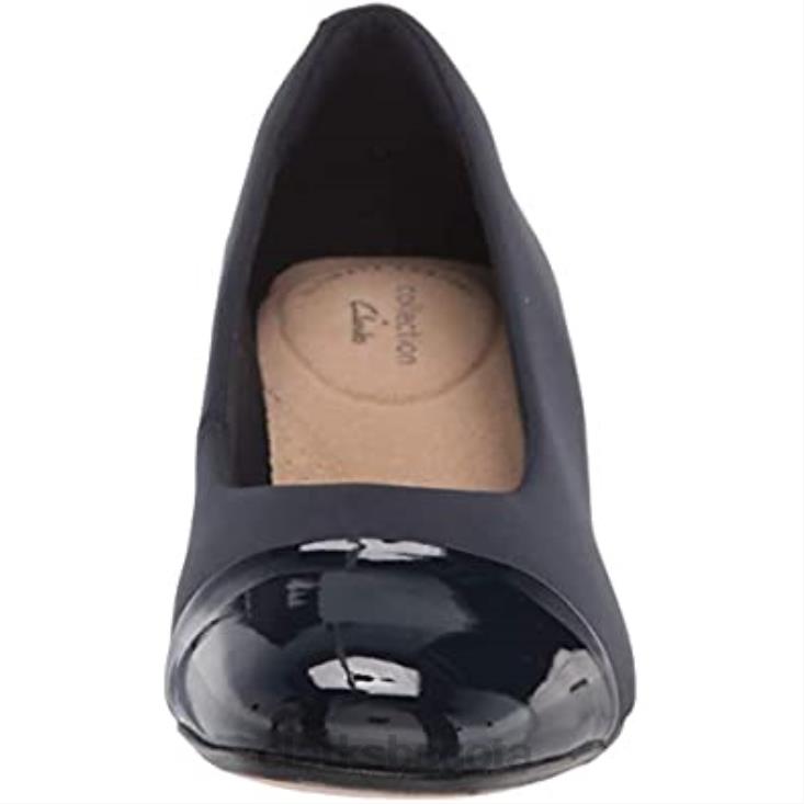 Clarks 0DX8L656 Zapatos de salón clarks marilyn sara combinados de charol azul marino para mujer mujer combi charol textil marino