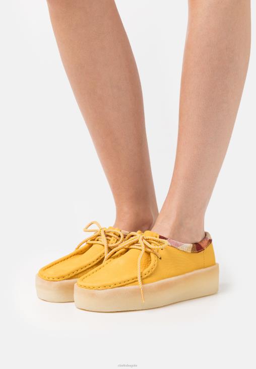 Clarks 0DX8L6947 mocasines clarks wallabee cup amarillos unisexo amarillo