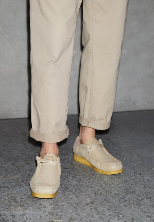 Clarks 0DX8L7146 clarks wallabee casual con cordones arena unisexo arena