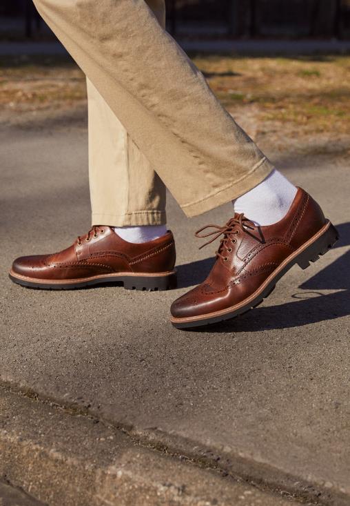 Clarks 0DX8L7155 zapatos con cordones clarks batcombe wing marrones unisexo marrón