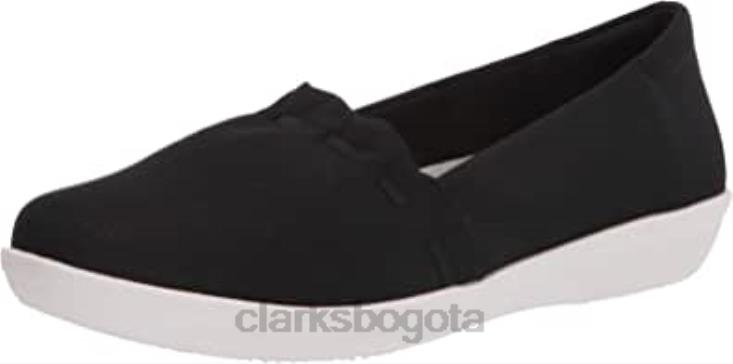 Clarks 0DX8L2202 Zapatilla Clarks Ayla Shine para mujer en tejido negro brillante mujer